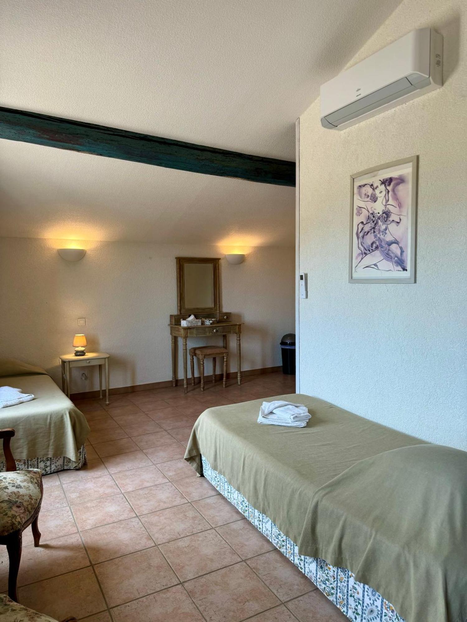 Mas Du Grand Peloux Hotell Port-Saint-Louis-du-Rhône Exteriör bild