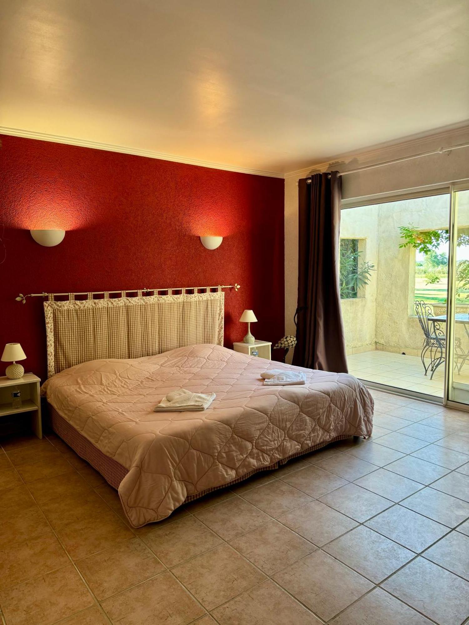 Mas Du Grand Peloux Hotell Port-Saint-Louis-du-Rhône Exteriör bild