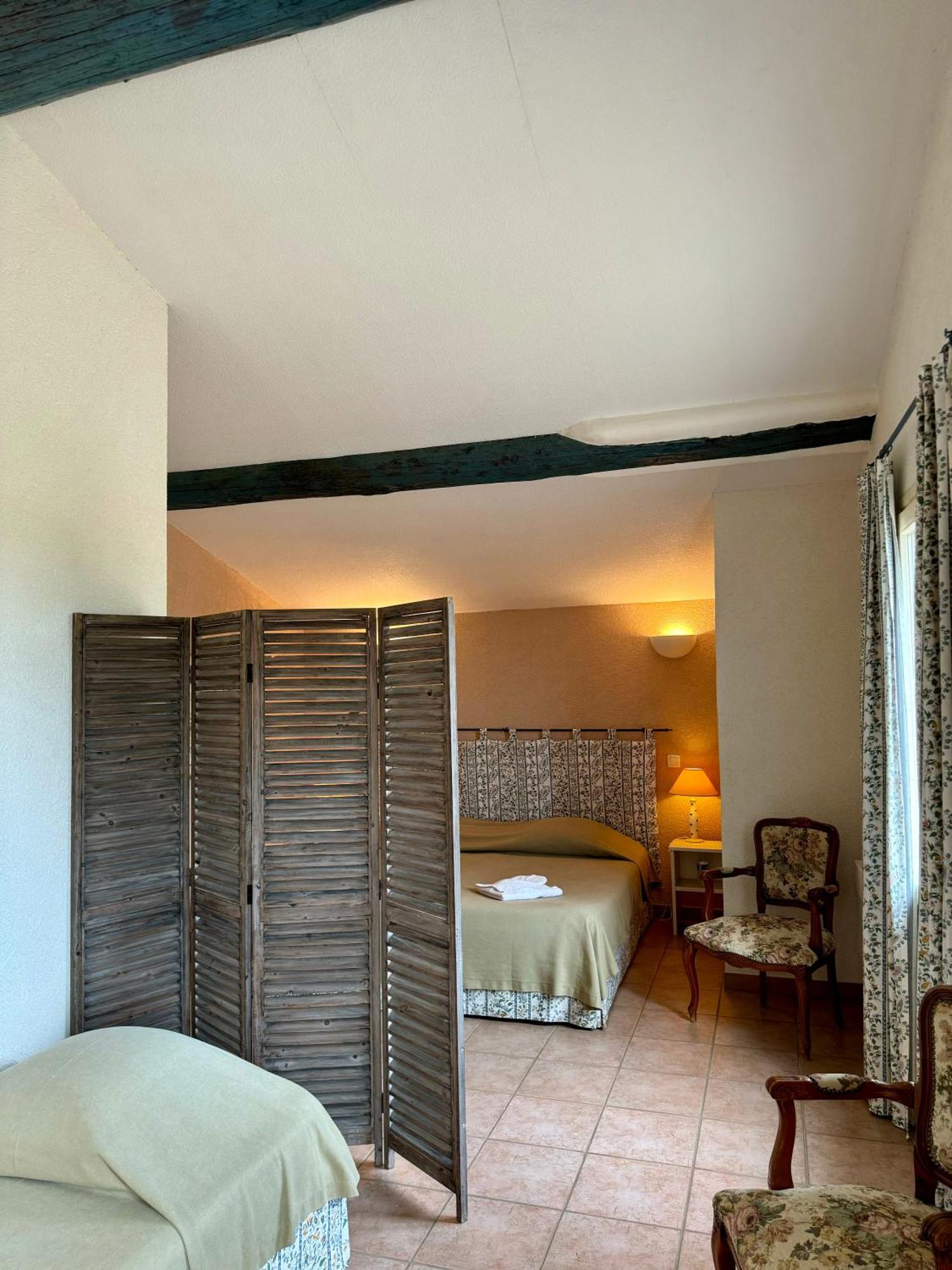 Mas Du Grand Peloux Hotell Port-Saint-Louis-du-Rhône Rum bild