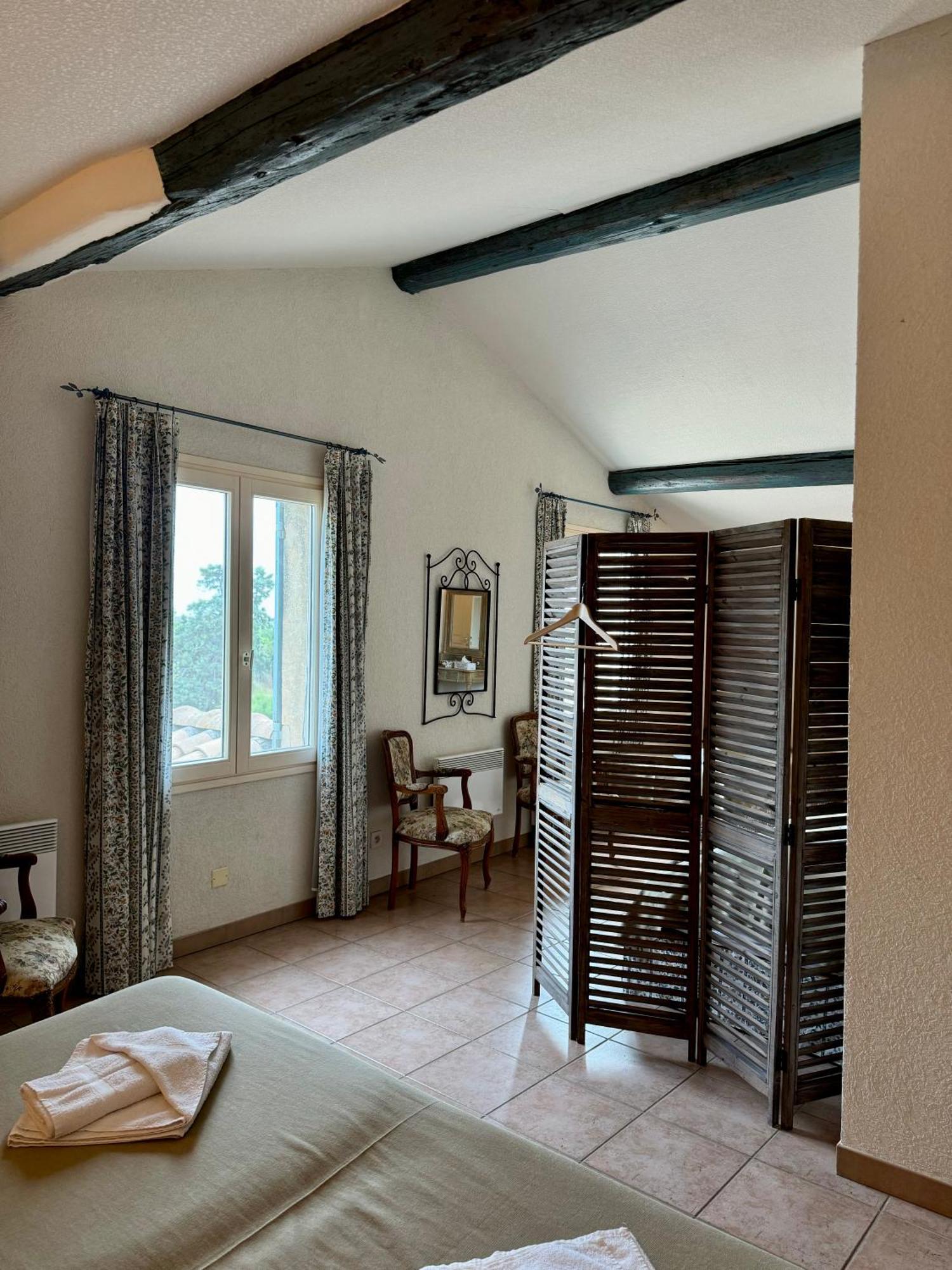 Mas Du Grand Peloux Hotell Port-Saint-Louis-du-Rhône Rum bild